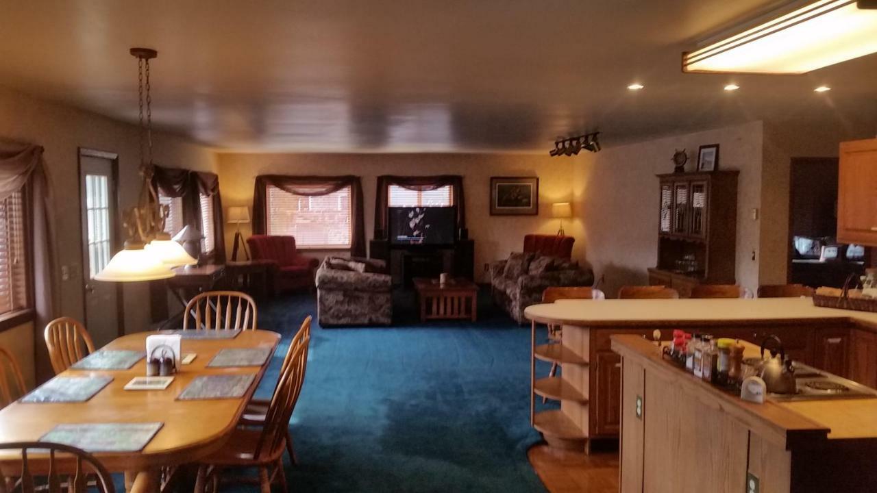 Kodiak Russian River Lodge エクステリア 写真